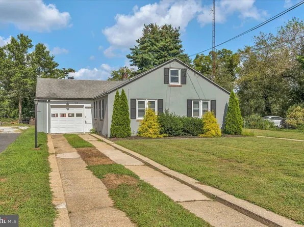 217 S Main St, Elmer, NJ 08318