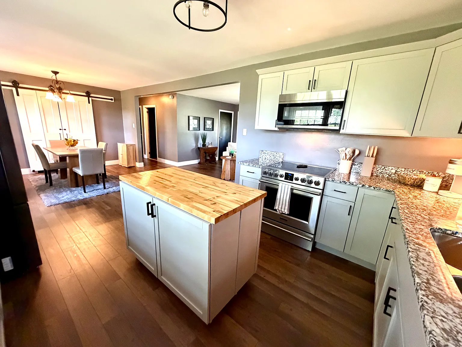 2 bed, 1.5 bath, 1492 sqft, $2,200 — Photo 4