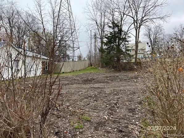 27 Tew St #37, Silver Creek, NY 14136