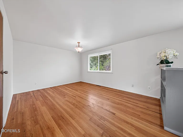 29 Demmert Ave — Photo 9
