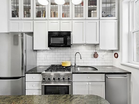 3rd image of 231 Park Pl APT 23