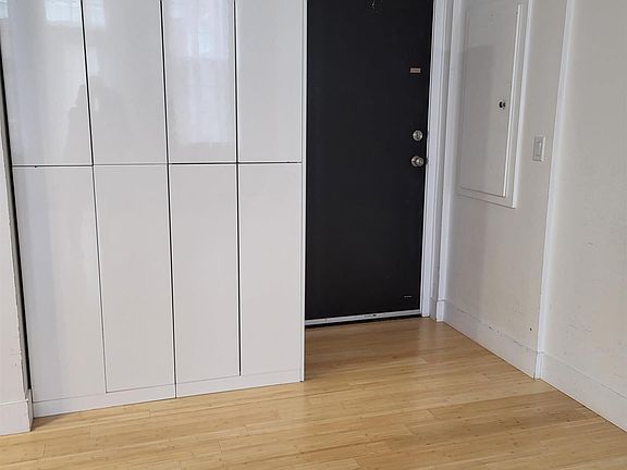 5th image of 151 Ritchie St #211
