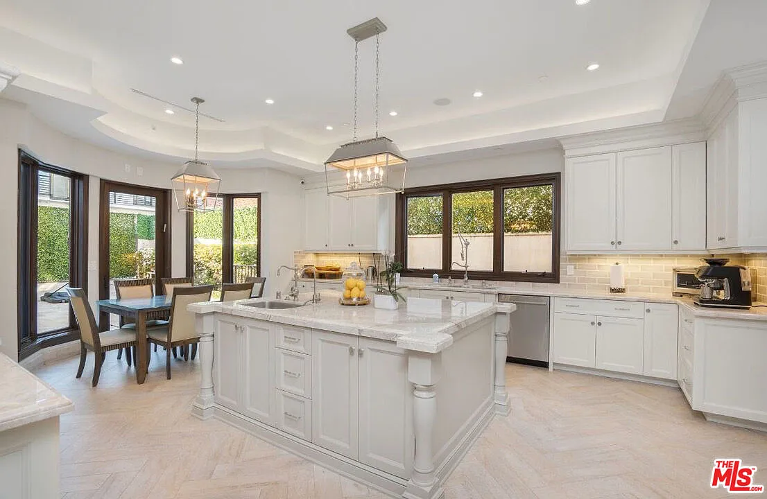 6 bed, 8.0 bath, $25,000 — Photo 4