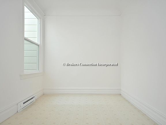 4th image of 40 Jasper Pl