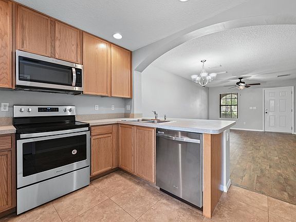 3rd image of 322 Redwood Ln