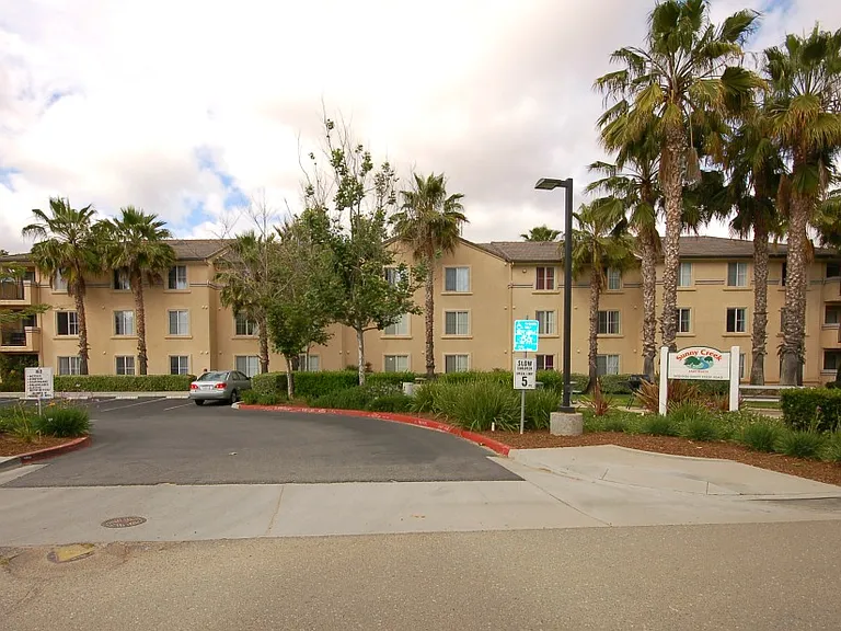 Sunny Creek Apartments — Photo 1