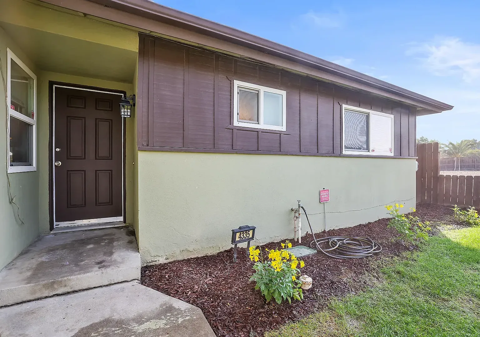 4335 W. Tulare Ave - 3 Bedroom 2 Bath - Sw Visalia — Photo 4