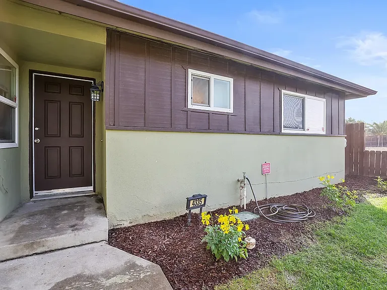 4335 W Tulare Ave — Photo 4