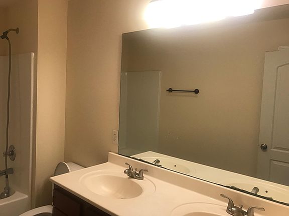 4th image of 270 Stone Hollow Ln