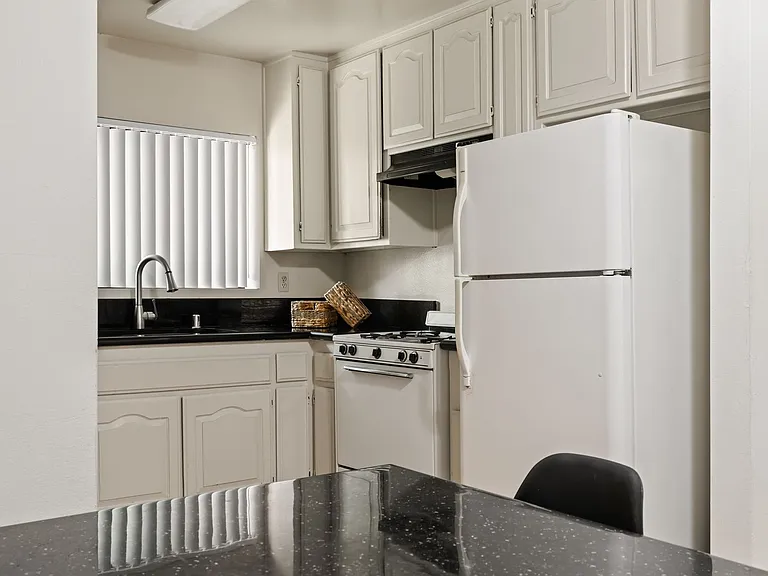 1823 Pelham Ave #2 — Photo 33