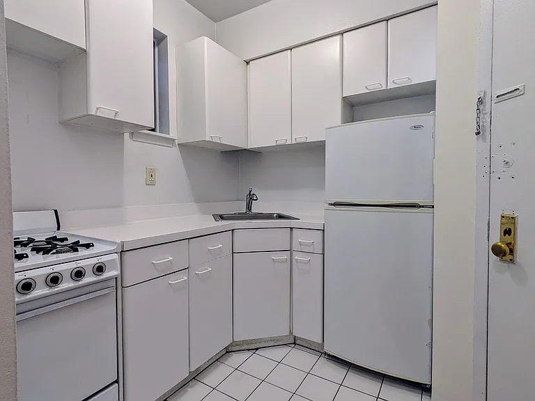 415 E 81st St #4C — Photo 8