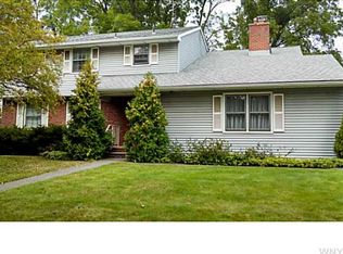 67 Treehaven Dr, Lockport, NY 14094