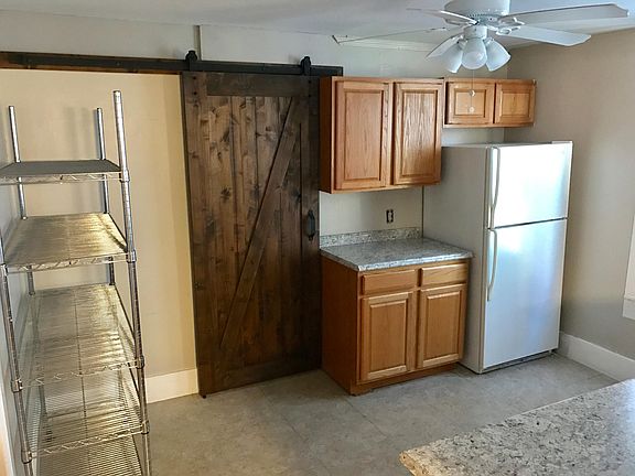 3rd image of 719 Deery St