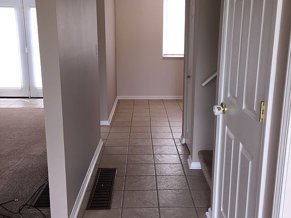 4th image of 8 Harmony Landing Ct