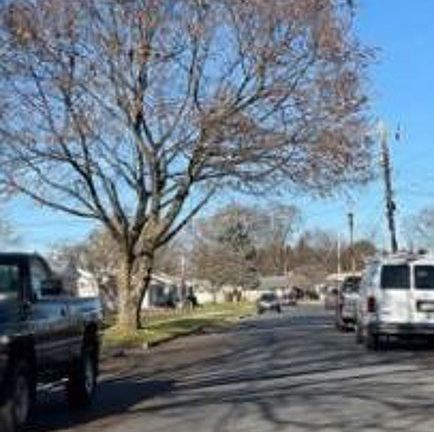 Exterior Neighborhood (street photo)