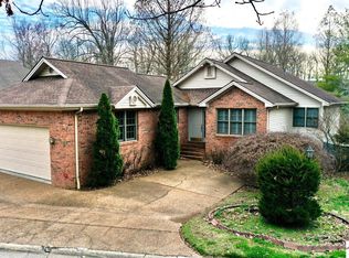 1049 Lakeview Dr, Paducah, KY 42003
