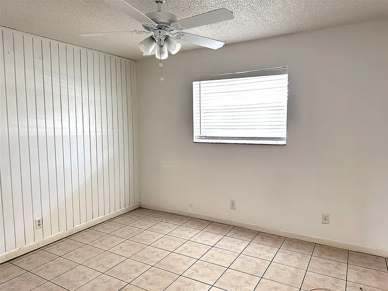 5650 SW 26th St #2 — Photo 6