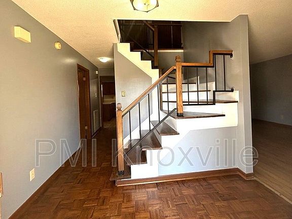 3rd image of 1427 Moorgate Dr