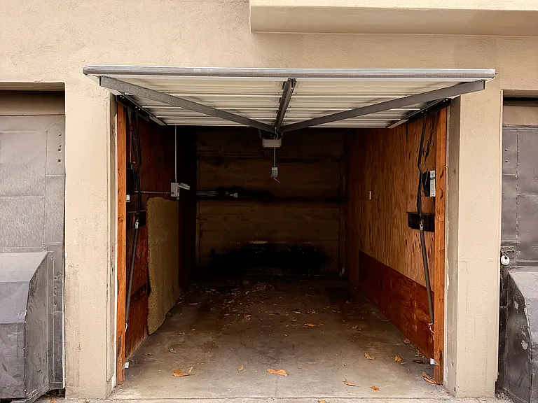 8987 Dayton Way — Photo 17