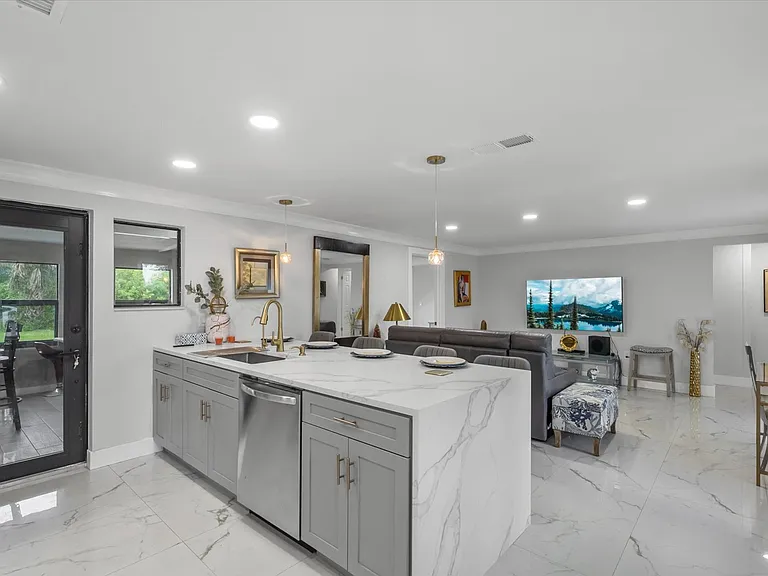 440 Glengary Cir — Photo 9