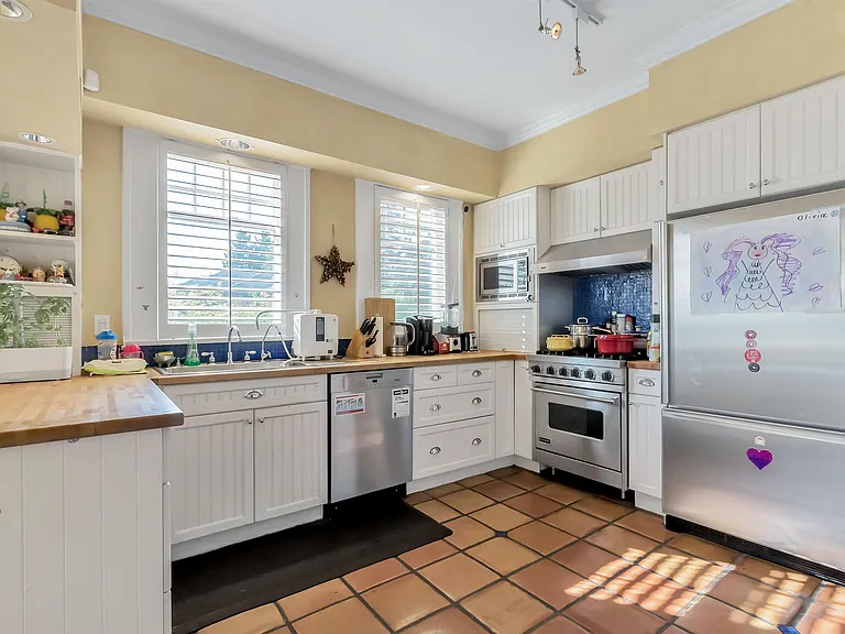 1670 W 49th Ave — Photo 15