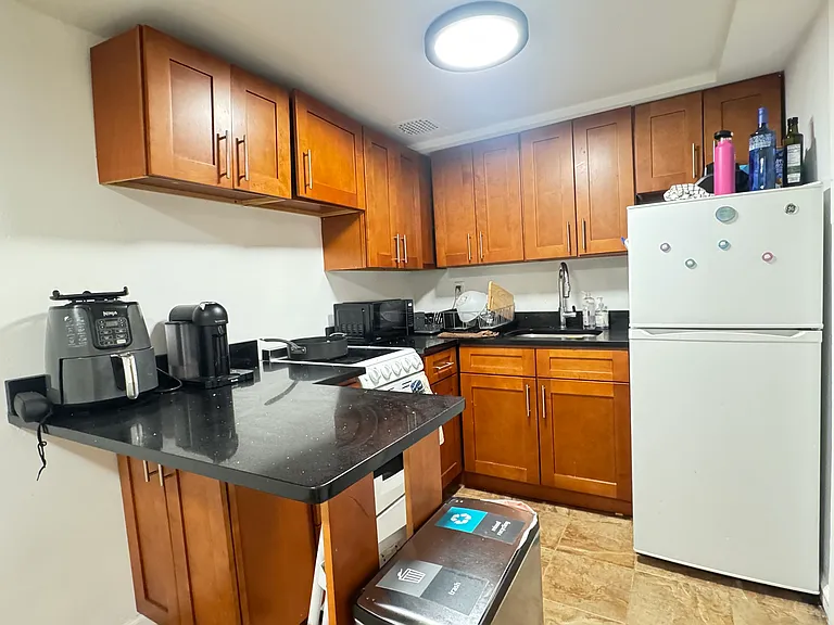 205 2nd Ave #1A — Photo 12