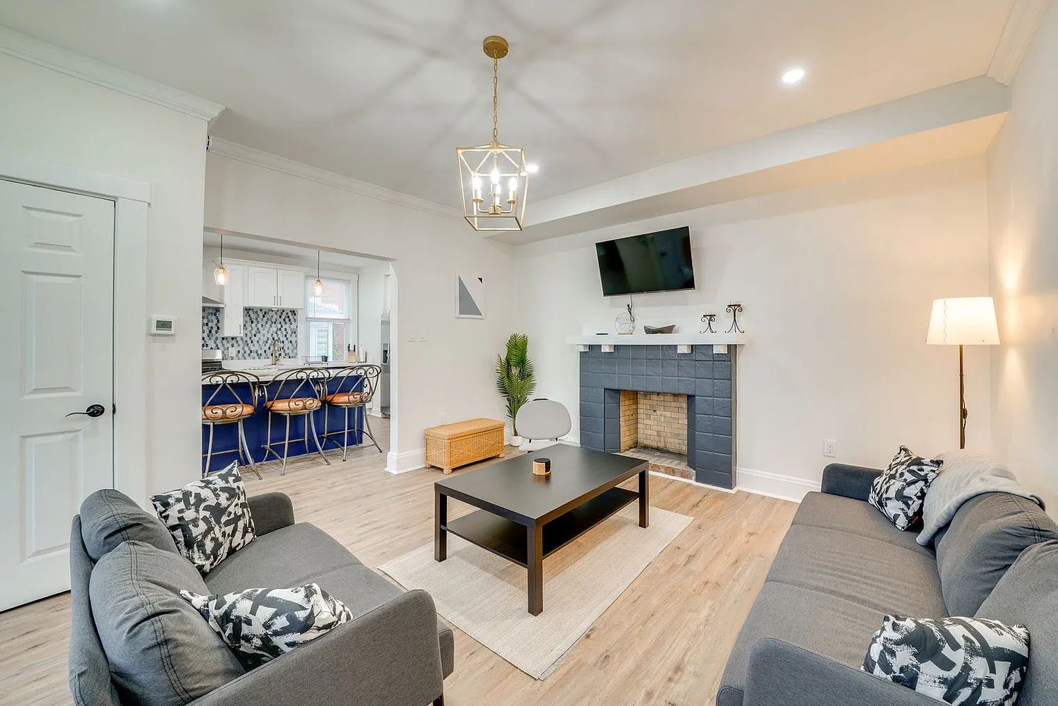 3 bed, 2.0 bath, 1356 sqft, $3,612 — Photo 1