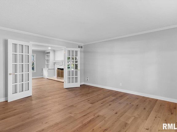 5th image of 828 Coventry Point