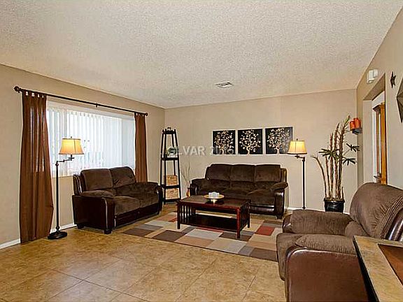 3rd image of 3721 Bonanza Cir