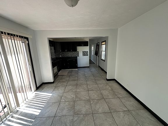 3rd image of 4005 Hopkins Rd