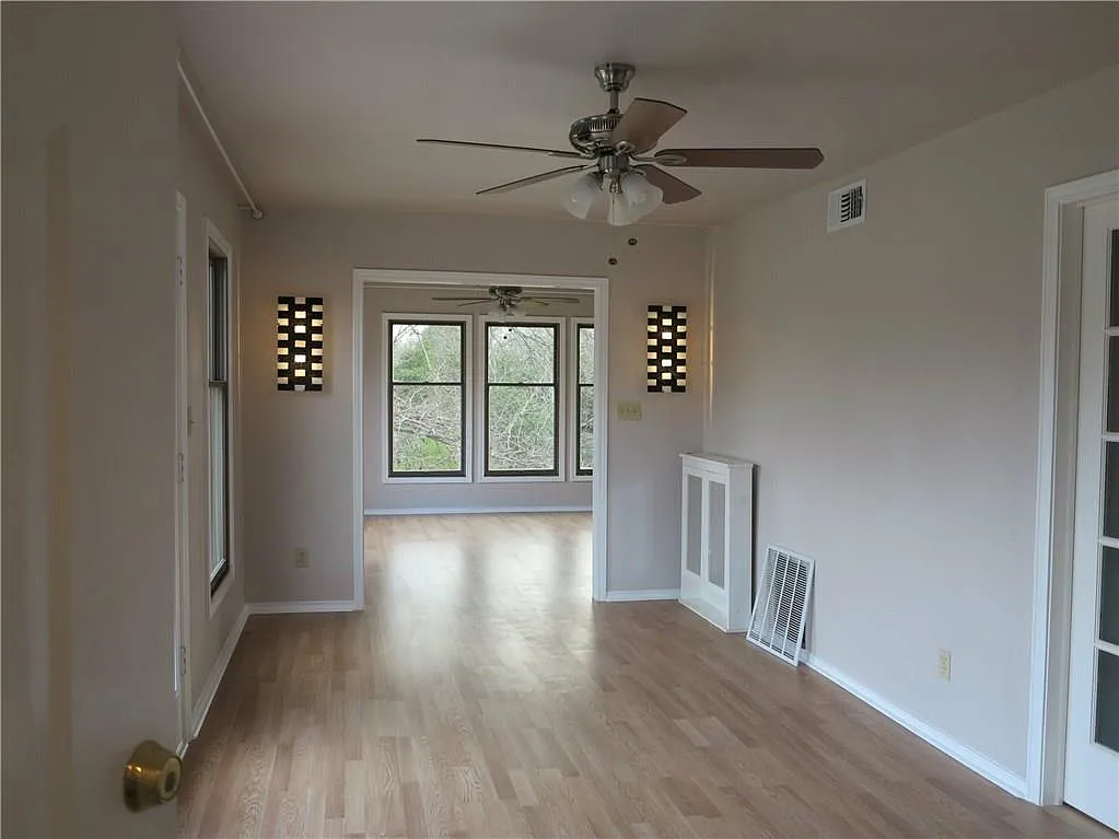 2 bed, 2.0 bath, 1200 sqft, $1,700 — Photo 3