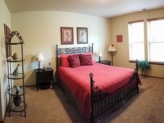 4th image of 5539 Meadowood Ln NE
