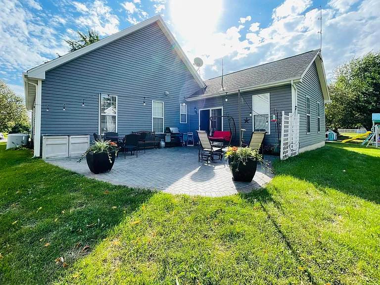1675 McDowell Ave — Photo 24