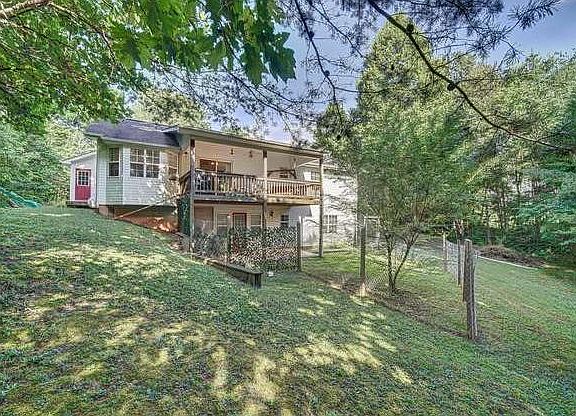 3rd image of 2098 Wood Lake Ln