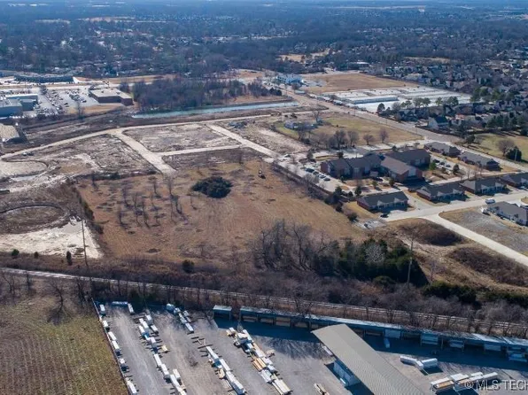 W Oakland Pl, Broken Arrow, OK 74012