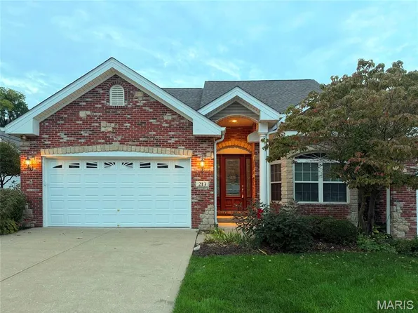 213 Woodland Place Ct, Saint Charles, MO 63303