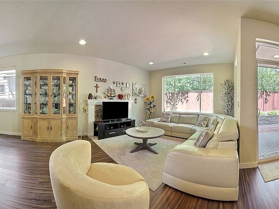 4th image of 12115 172nd Street Ct E #26