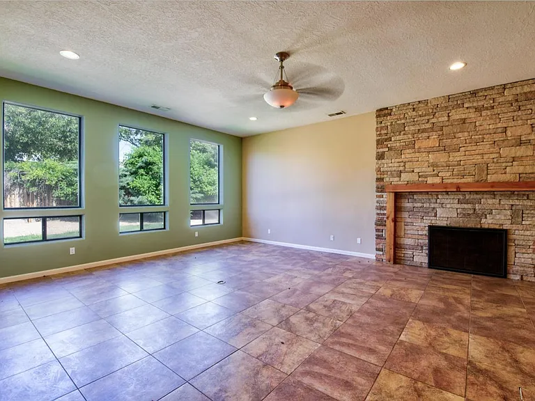 1336 Stanford Dr NE — Photo 6