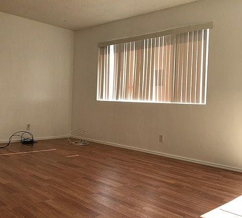 5th image of 8839 Hoffman St