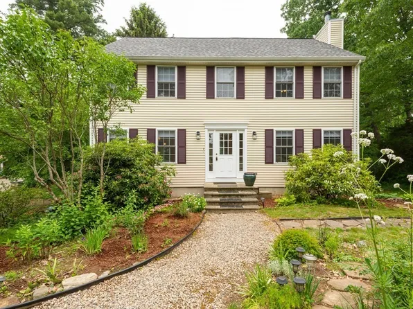 1 Rock Pond Ave, Georgetown, MA 01833