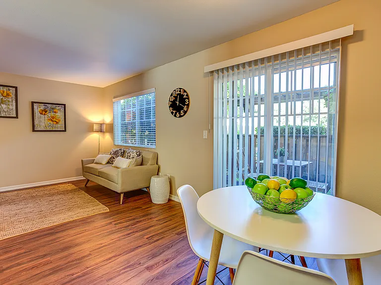 Commons at Hawthorn Village Apartments — Photo 15
