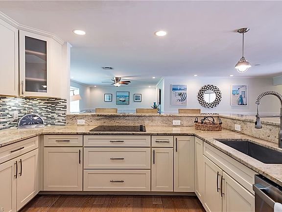 3rd image of 726 Riviera Dr