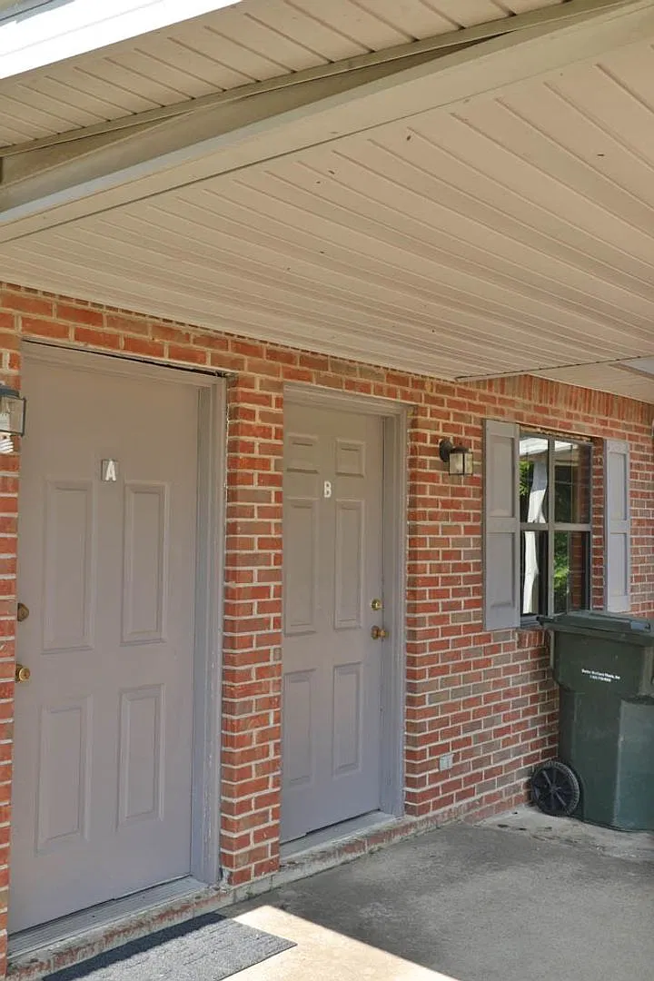 South Campus Place Townhome! — Photo 3