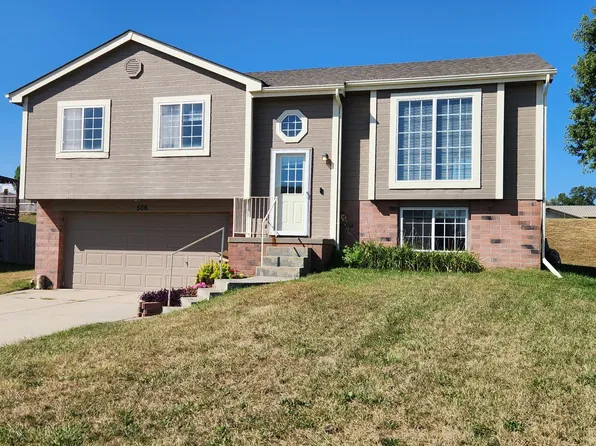 506 Charleston Dr, Papillion, NE 68133