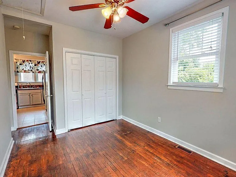 1122 Benton St — Photo 16