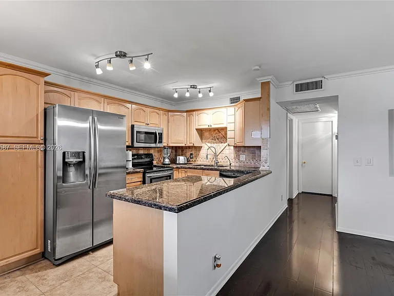 801 SW 133rd Ter #406K — Photo 5