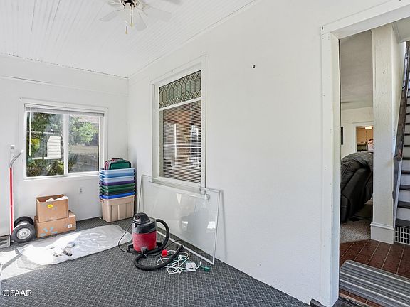 3rd image of 714 Oak St