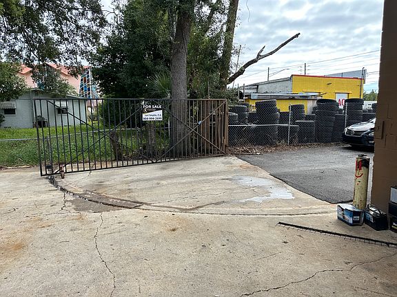 5th image of 2649 W Beaver St