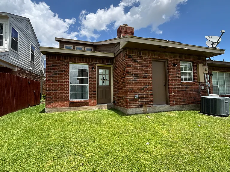804 Saint Andrews Ct — Photo 16