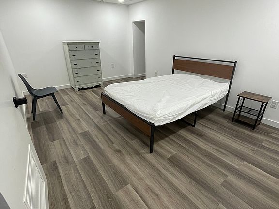 4th image of 33 Walker Cir #4